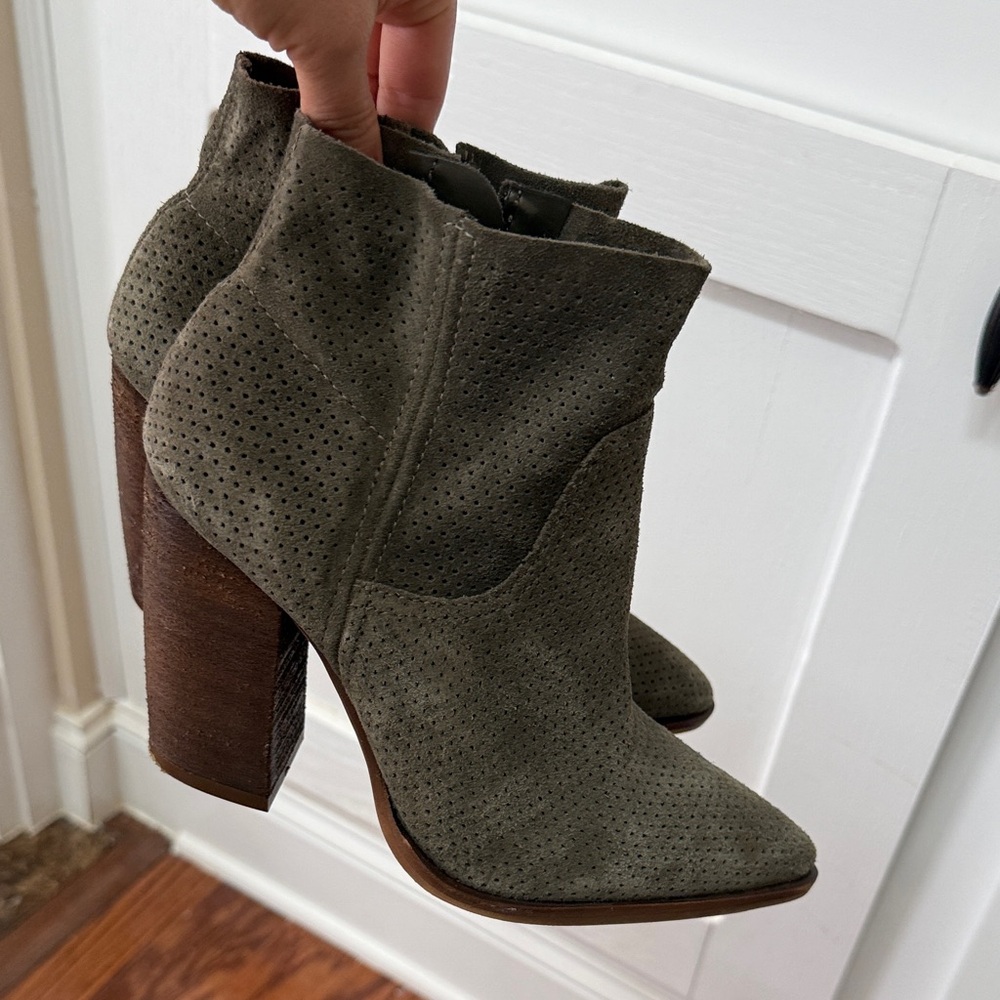 Vince Camuto Olive Perforated Suede Ankle Booties 7.5 Block Heel Western Style